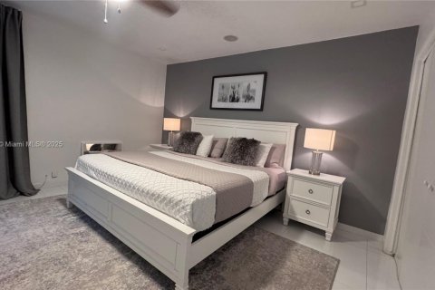 Villa ou maison à louer à Hollywood, Floride: 4 chambres, 185.99 m2 № 1967370 - photo 20