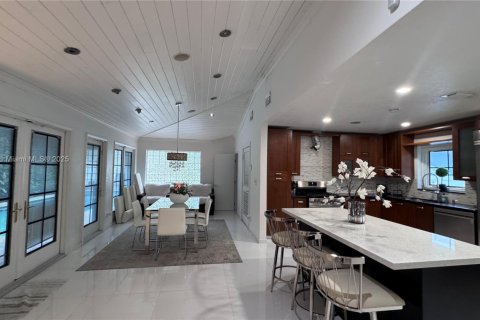 Villa ou maison à louer à Hollywood, Floride: 4 chambres, 185.99 m2 № 1967370 - photo 15