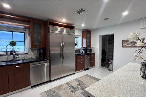 Villa ou maison à louer à Hollywood, Floride: 4 chambres, 185.99 m2 № 1967370 - photo 28