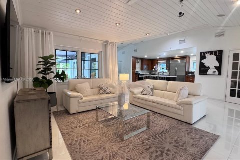 Villa ou maison à louer à Hollywood, Floride: 4 chambres, 185.99 m2 № 1967370 - photo 10