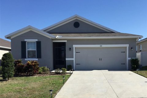 Casa en venta en Winter Haven, Florida, 4 dormitorios, 184.13 m2 № 1651874 - foto 1