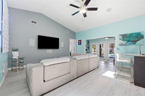 House in Oviedo, Florida 2 bedrooms, 107.02 sq.m. № 2200228 - photo 7