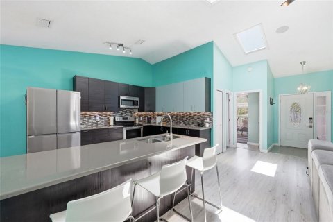 House in Oviedo, Florida 2 bedrooms, 107.02 sq.m. № 2200228 - photo 11