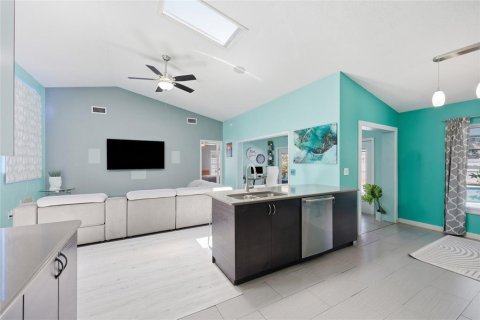 House in Oviedo, Florida 2 bedrooms, 107.02 sq.m. № 2200228 - photo 14