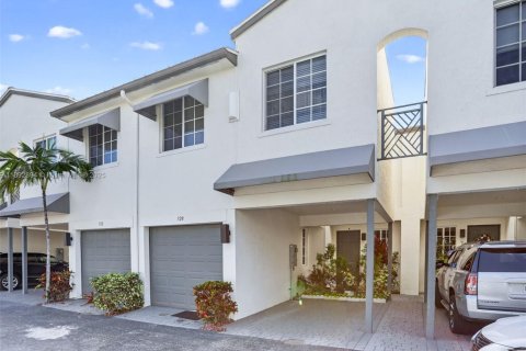Townhouse in Pompano Beach, Florida 3 bedrooms, 174.84 sq.m. № 1945769 - photo 1
