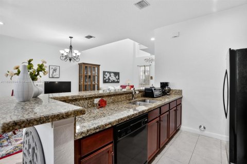 Townhouse in Pompano Beach, Florida 3 bedrooms, 174.84 sq.m. № 1945769 - photo 7