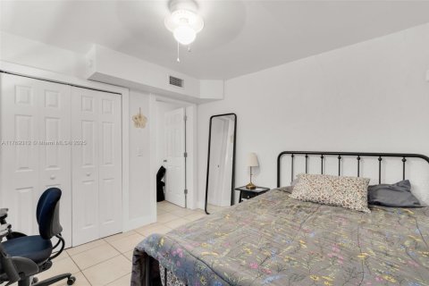 Casa en venta en Hollywood, Florida, 3 dormitorios, 108.51 m2 № 1708135 - foto 16