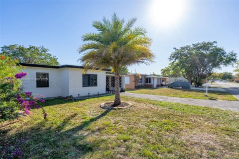 Casa en venta en Hollywood, Florida, 3 dormitorios, 108.51 m2 № 1708135 - foto 2