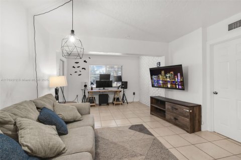 Casa en venta en Hollywood, Florida, 3 dormitorios, 108.51 m2 № 1708135 - foto 3