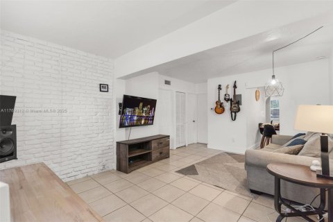 Casa en venta en Hollywood, Florida, 3 dormitorios, 108.51 m2 № 1708135 - foto 5