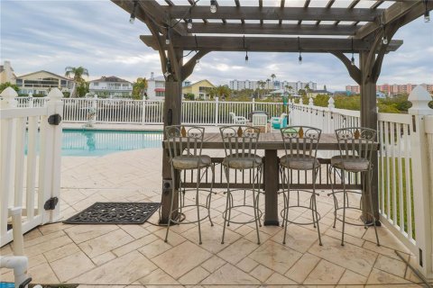 House in New Port Richey, Florida 5 bedrooms, 327.57 sq.m. № 2143003 - photo 28