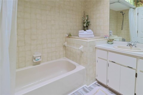 House in New Port Richey, Florida 5 bedrooms, 327.57 sq.m. № 2143003 - photo 21