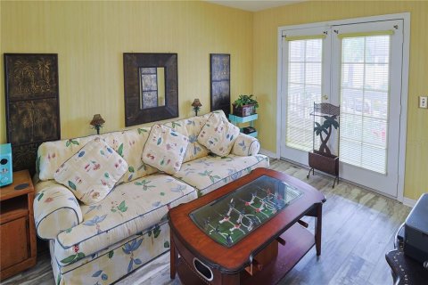 House in New Port Richey, Florida 5 bedrooms, 327.57 sq.m. № 2143003 - photo 23