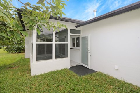 Купить виллу или дом в Санрайз, Флорида 2 спальни, 88.72м2, № 2002254 - фото 18