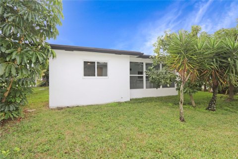 Купить виллу или дом в Санрайз, Флорида 2 спальни, 88.72м2, № 2002254 - фото 19