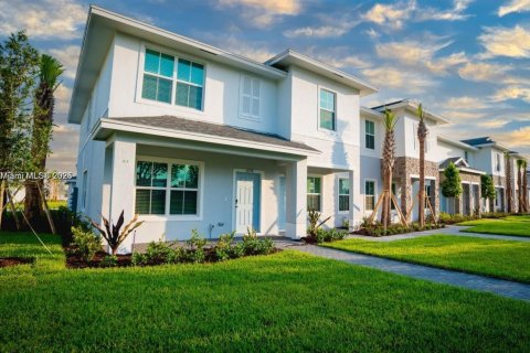 Townhouse in Port St. Lucie, Florida 2 bedrooms, 128.86 sq.m. № 1942305 - photo 1