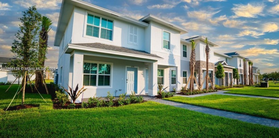 Townhouse in Port St. Lucie, Florida 2 bedrooms, 128.86 sq.m. № 1942305