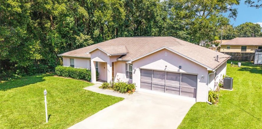 House in Ocala, Florida 3 bedrooms, 157.19 sq.m. № 1914805