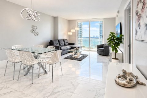 Copropriété à vendre à Miami, Floride: 1 chambre, 76.64 m2 № 2390158 - photo 2
