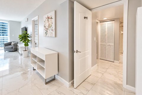 Copropriété à vendre à Miami, Floride: 1 chambre, 76.64 m2 № 2390158 - photo 19