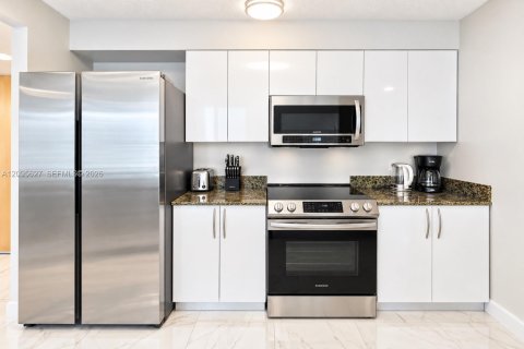 Copropriété à vendre à Miami, Floride: 1 chambre, 76.64 m2 № 2390158 - photo 12