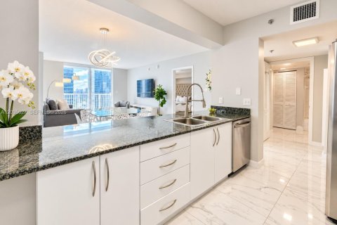 Copropriété à vendre à Miami, Floride: 1 chambre, 76.64 m2 № 2390158 - photo 11