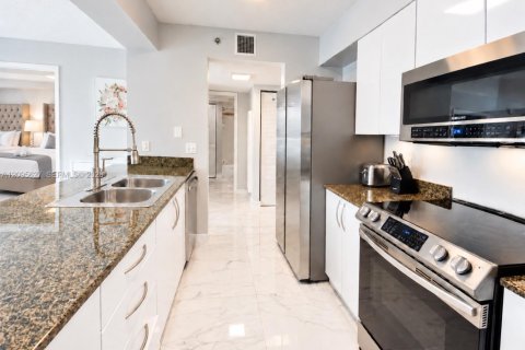 Copropriété à vendre à Miami, Floride: 1 chambre, 76.64 m2 № 2390158 - photo 10