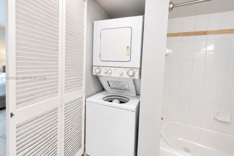 Copropriété à vendre à Miami, Floride: 1 chambre, 76.64 m2 № 2390158 - photo 18