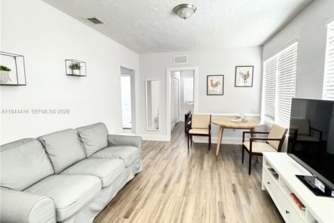 Commercial property in Miami, Florida 282.61 sq.m. № 2001036 - photo 14