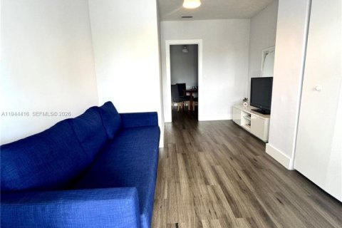 Commercial property in Miami, Florida 282.61 sq.m. № 2001036 - photo 7