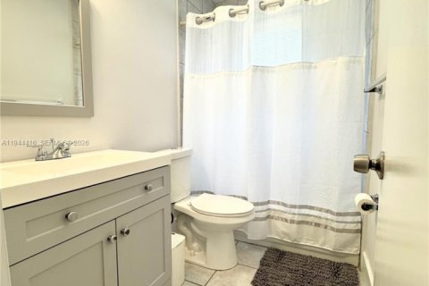 Commercial property in Miami, Florida 282.61 sq.m. № 2001036 - photo 10