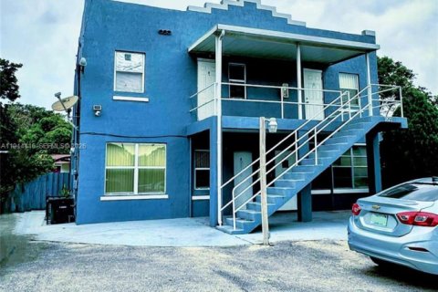 Commercial property in Miami, Florida 282.61 sq.m. № 2001036