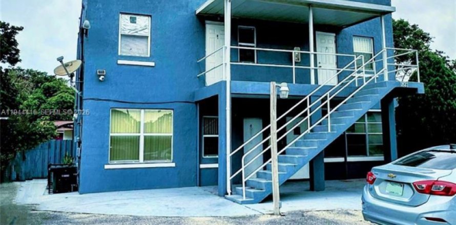 Commercial property in Miami, Florida 282.61 sq.m. № 2001036