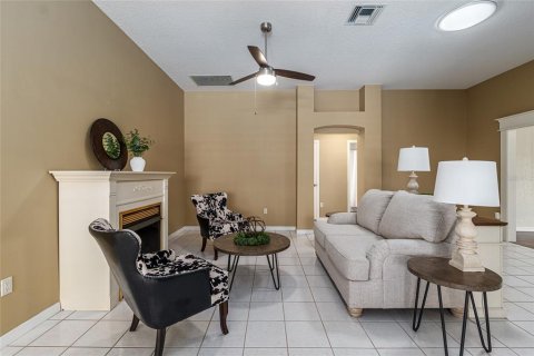 House in Lady Lake, Florida 3 bedrooms, 189.33 sq.m. № 2116162 - photo 7