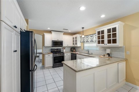 House in Lady Lake, Florida 3 bedrooms, 189.33 sq.m. № 2116162 - photo 21