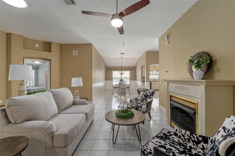 House in Lady Lake, Florida 3 bedrooms, 189.33 sq.m. № 2116162 - photo 10