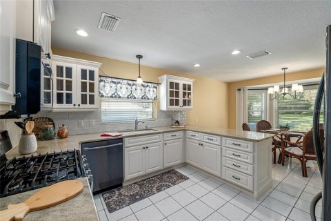 House in Lady Lake, Florida 3 bedrooms, 189.33 sq.m. № 2116162 - photo 18