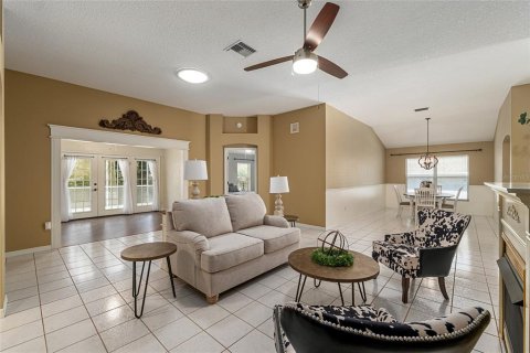 House in Lady Lake, Florida 3 bedrooms, 189.33 sq.m. № 2116162 - photo 8