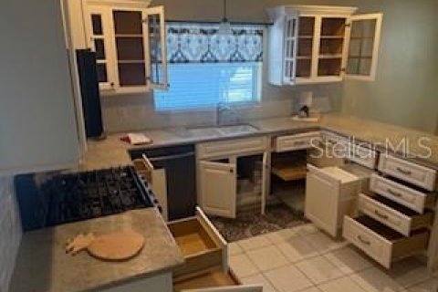 House in Lady Lake, Florida 3 bedrooms, 189.33 sq.m. № 2116162 - photo 20