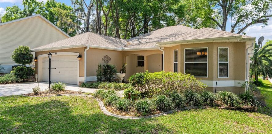 House in Lady Lake, Florida 3 bedrooms, 189.33 sq.m. № 2116162