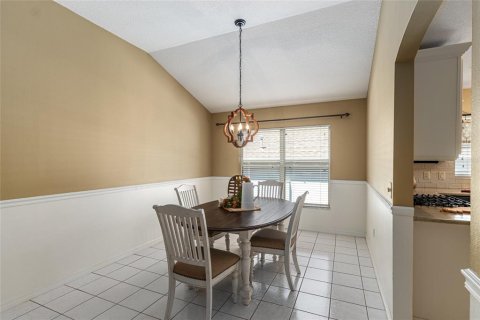 House in Lady Lake, Florida 3 bedrooms, 189.33 sq.m. № 2116162 - photo 15