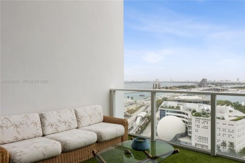 Condo in Miami, Florida, 2 bedrooms  № 2076346 - photo 29