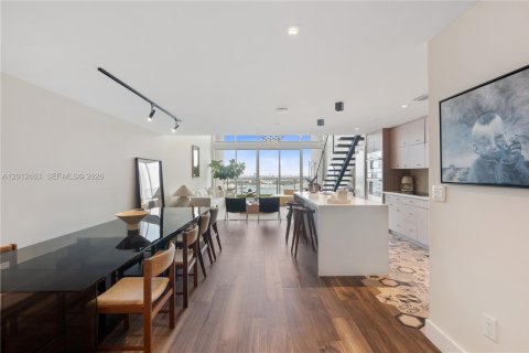 Condo in Miami, Florida, 2 bedrooms  № 2076346 - photo 5