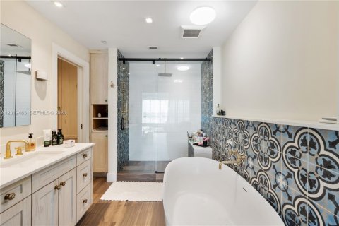 Condo in Miami, Florida, 2 bedrooms  № 2076346 - photo 21