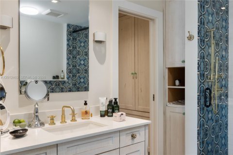 Condo in Miami, Florida, 2 bedrooms  № 2076346 - photo 22