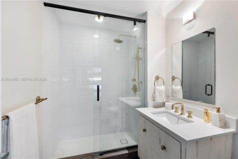 Condo in Miami, Florida, 2 bedrooms  № 2076346 - photo 25