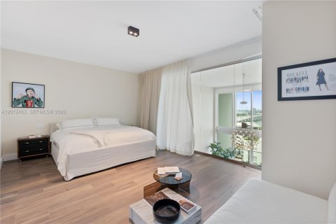 Condo in Miami, Florida, 2 bedrooms  № 2076346 - photo 16