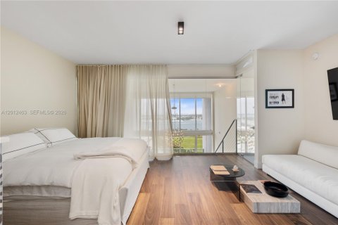 Condo in Miami, Florida, 2 bedrooms  № 2076346 - photo 15