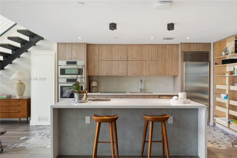 Condo in Miami, Florida, 2 bedrooms  № 2076346 - photo 6
