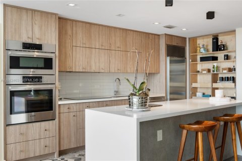 Condo in Miami, Florida, 2 bedrooms  № 2076346 - photo 8